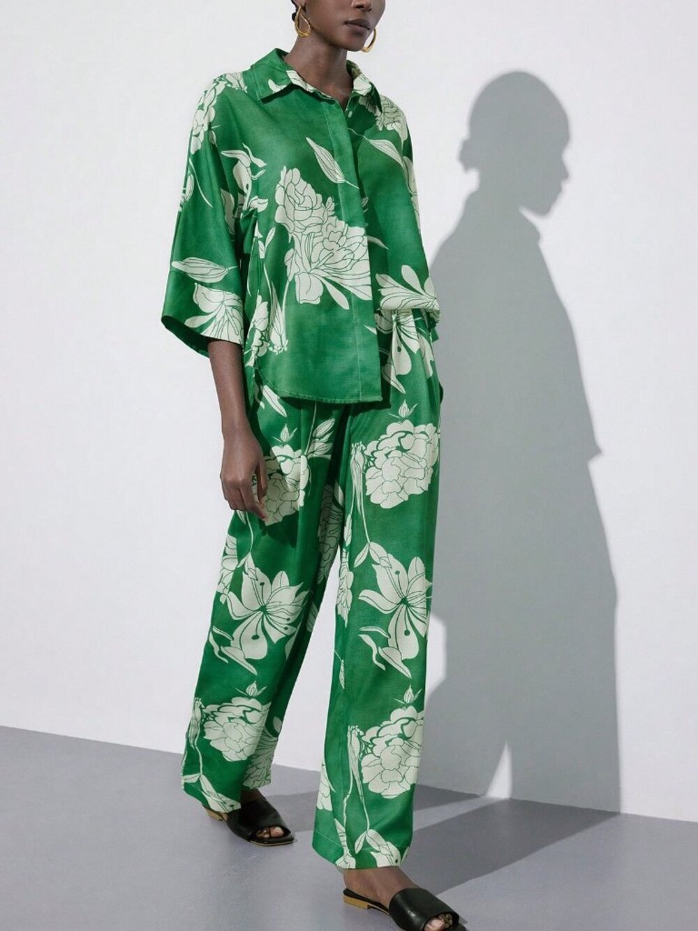 Green Casual Womens Floral Vacation button down blouse and wide pant 2-Piece Set